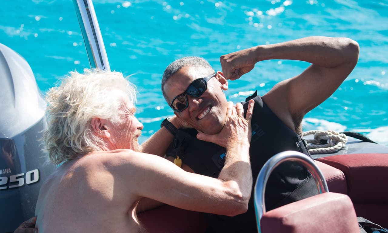 El multimillonario Richard Branson y Obama tuvieron tiempo para bromear y pelear a bordo de un yate.