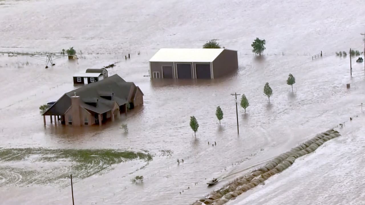 "Hay más tornados en camino hoy, muy probablemente a última hora de la tarde", dijo Rich Otto, predictor del Servicio nacional de Meteorología. Luego de la veintena de tornados las autoridades están preocupadas por las inundaciones repentinas, especialmente en el centro de Oklahoma.