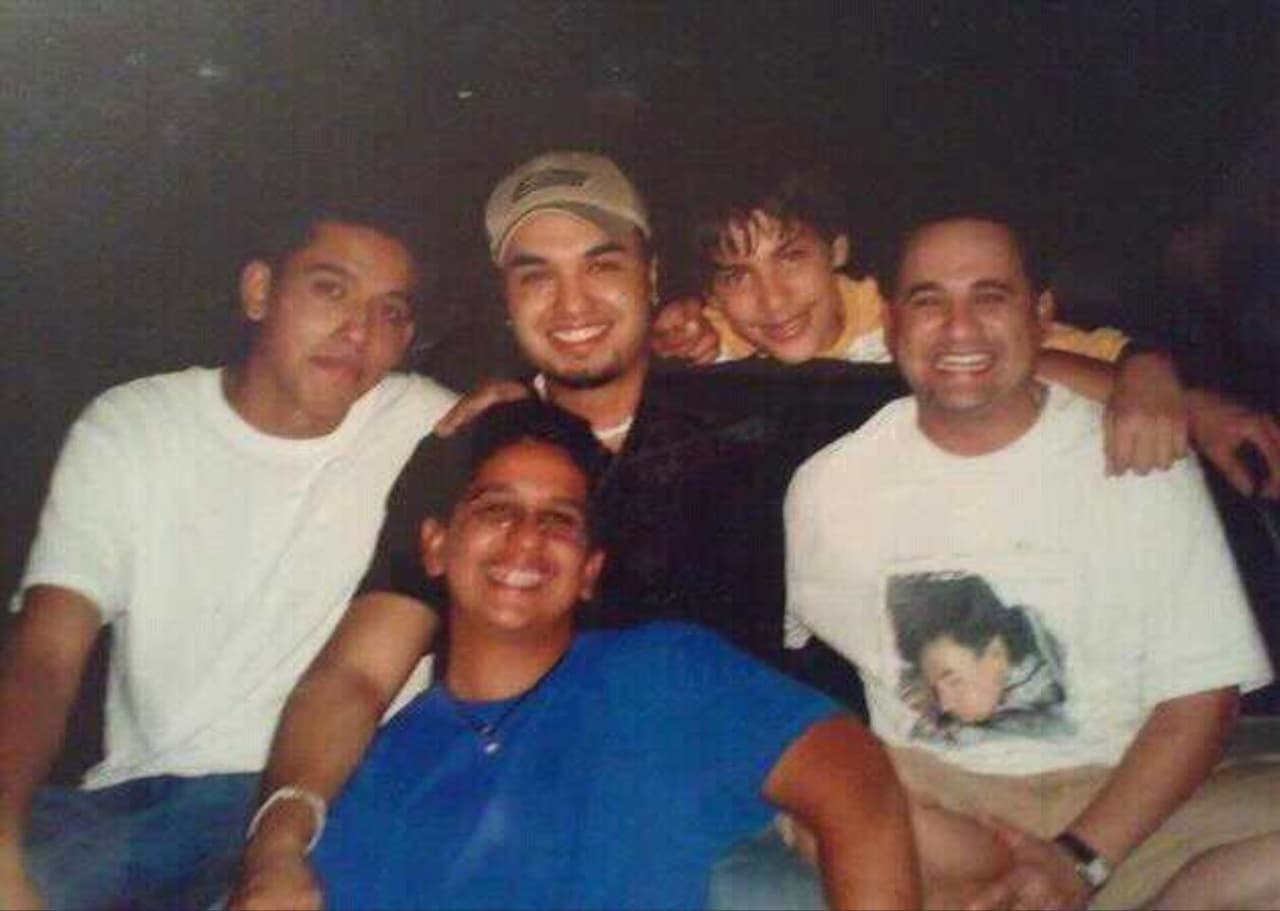 <b>Inmediatamente el cantante alejó a Alberto Jr. de Iván, Hans, Joan y Jean</b>, hijos que había tenido con Laura Salas, su compañera de vida.