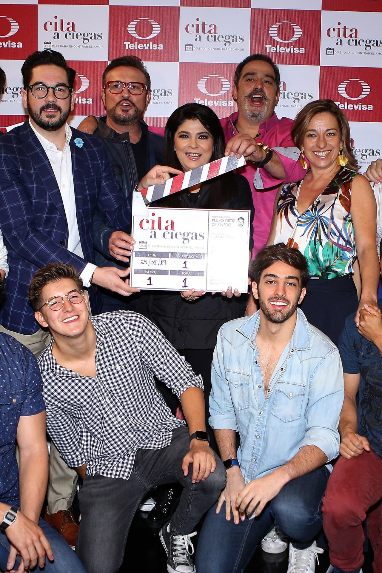 Victoria Ruffo encarnará a una mamá que le echará en cara a su hija el hecho de ser una mujer de 33 años de edad, soltera y con sobrepeso, hecho que despertará inseguridad en Lucía, papel interpretado por Sofía Garza.