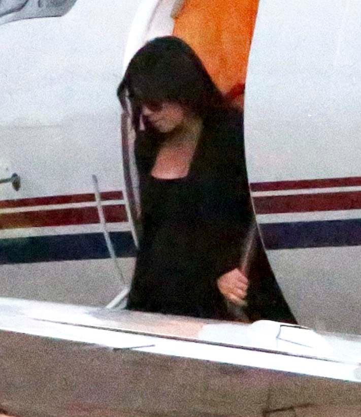 En estas últimas fotos captadas por los paparazzi se le nota incómoda.