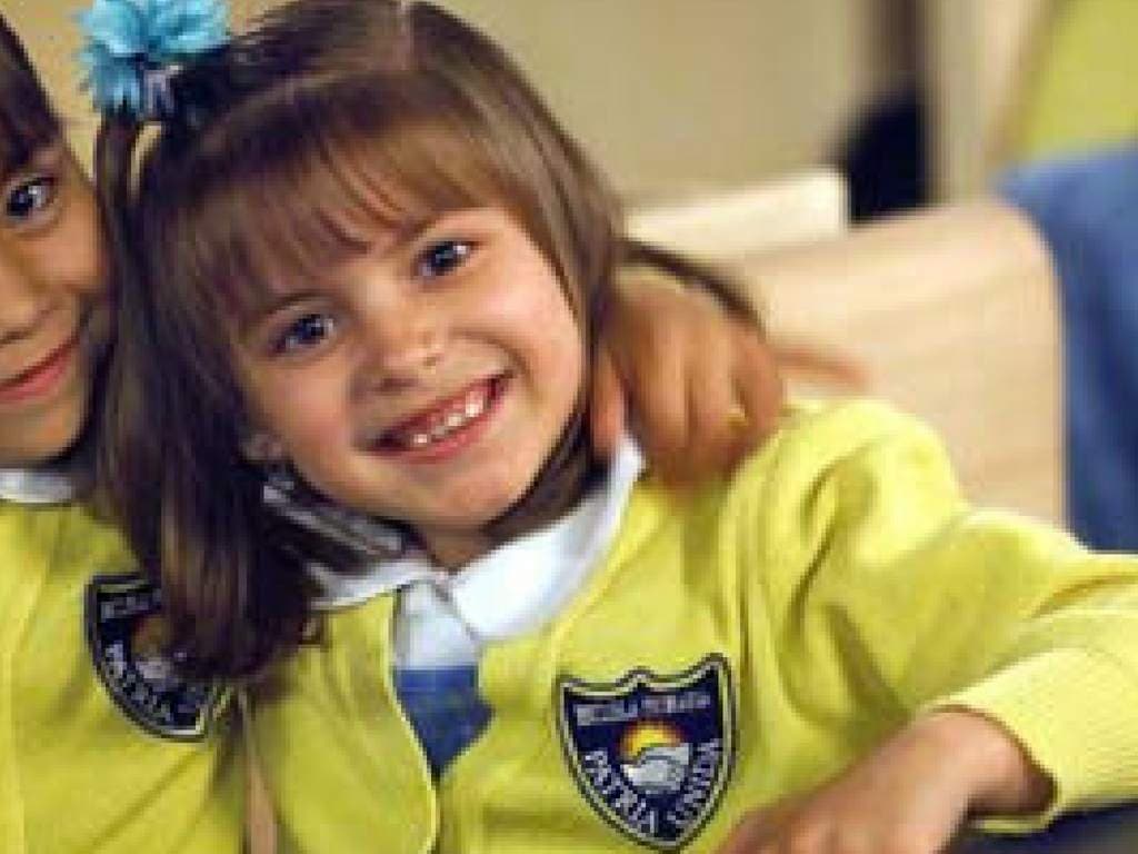 Daniela Aedo se dio a conocer por la telenovela 'Carita de ángel'. Más tarde participó en '¡Vivan los niños!', donde hizo el papel de Marisol Luna, una niña muy traviesa.