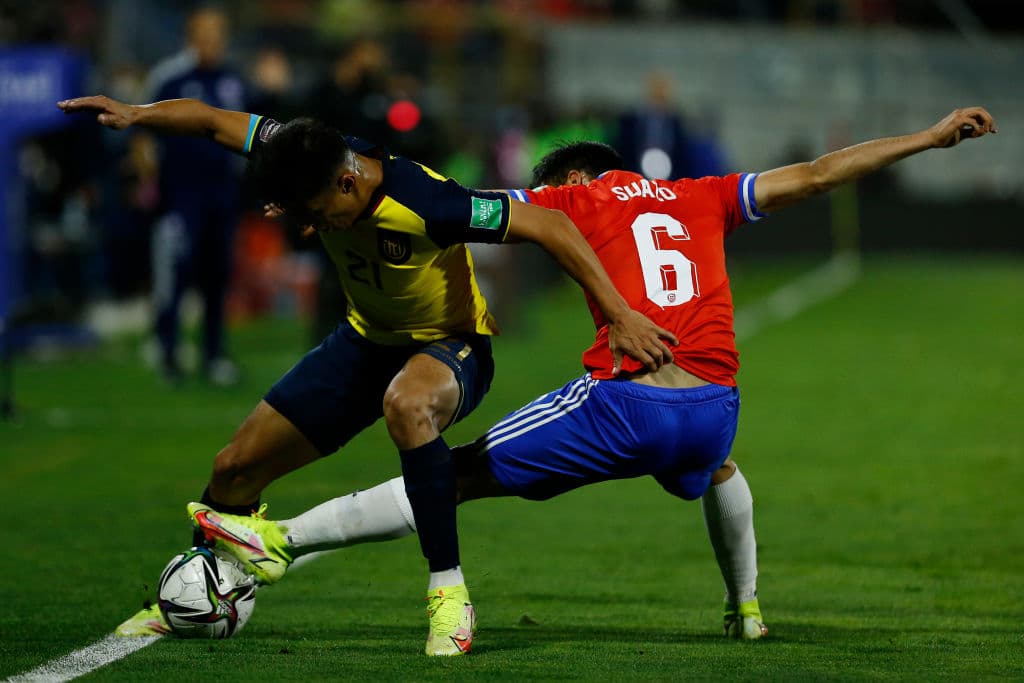 Colombia y Paraguay no se hacen daño en su empate 0-0 y Chile cae frente a Ecuador 0-1 con un hombre menos.