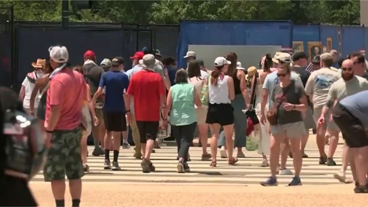 ¿Vas a un evento masivo con niños? Así puedes protegerlos ante una estampida
