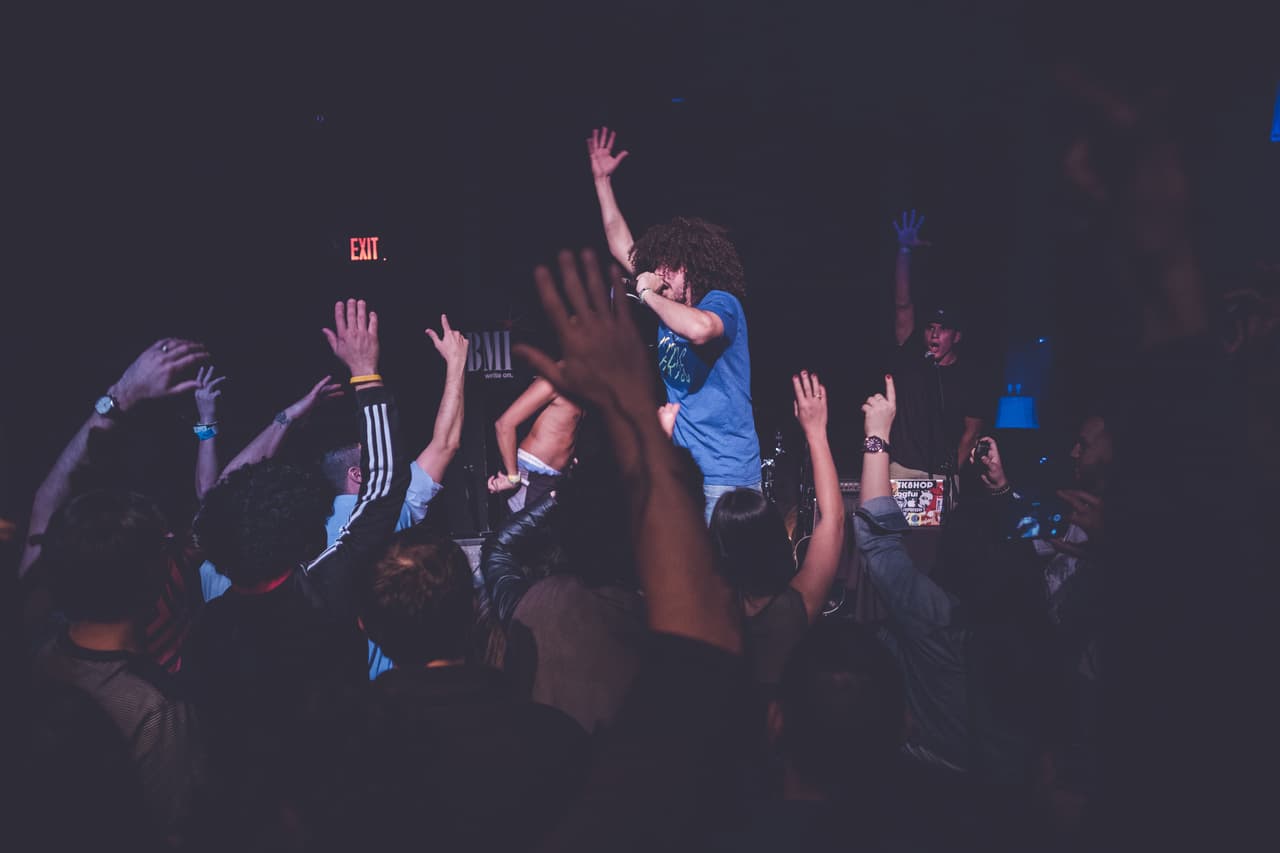 El rapero puertorriqueño PJ Sin Suela en el showcase de BMI. Foto por Eric Rojas.