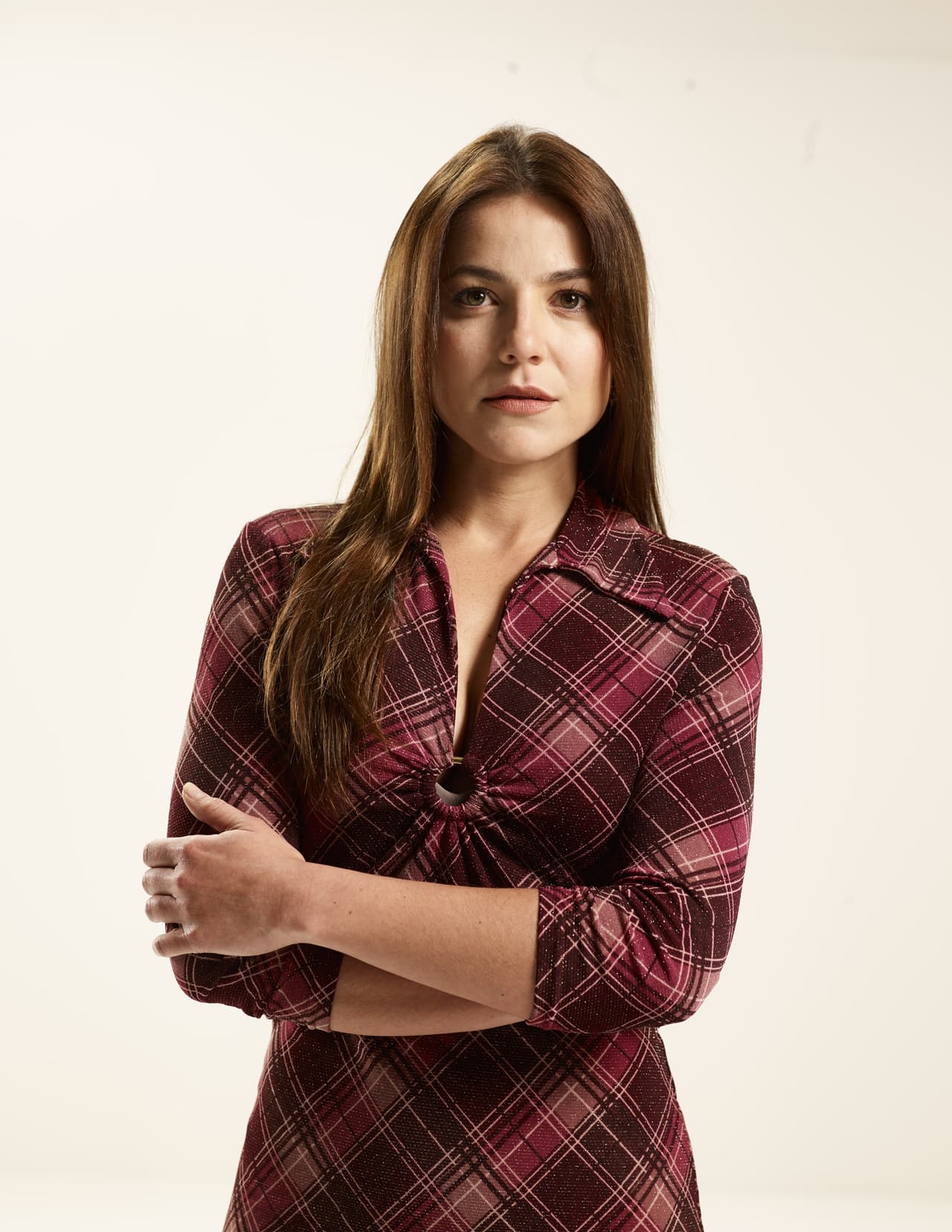 <b><a href="http://www.univision.com/series/el-chapo/juliette-pardau-es-graciela-en-el-chapo" target="_blank">Graciela</a></b> es la segunda esposa de
<b><a href="http://www.univision.com/series/el-chapo/marco-de-la-o-es-joaquin-el-chapo-guzman-en-el-chapo" target="_blank">Joaquín Guzmán</a></b> y madre de su segundo hijo, ‘
<b>El Moreno</b>’.