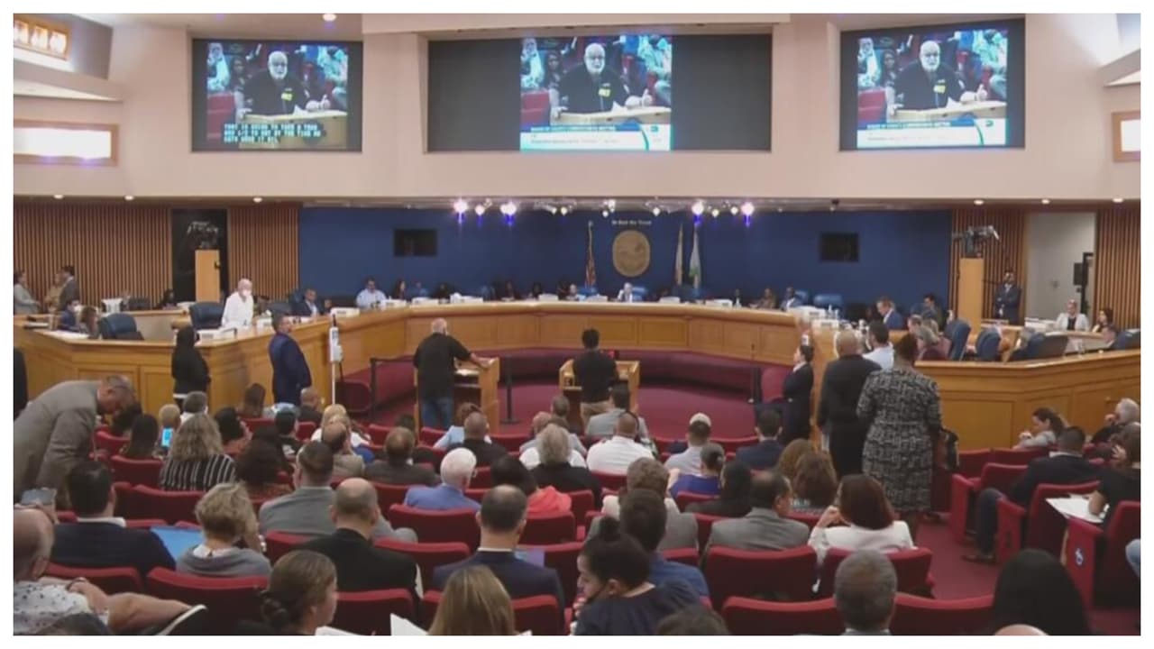 Proponen que excomisionados de Miami-Dade sirvan como “embajadores” con un salario de $25,000 al año