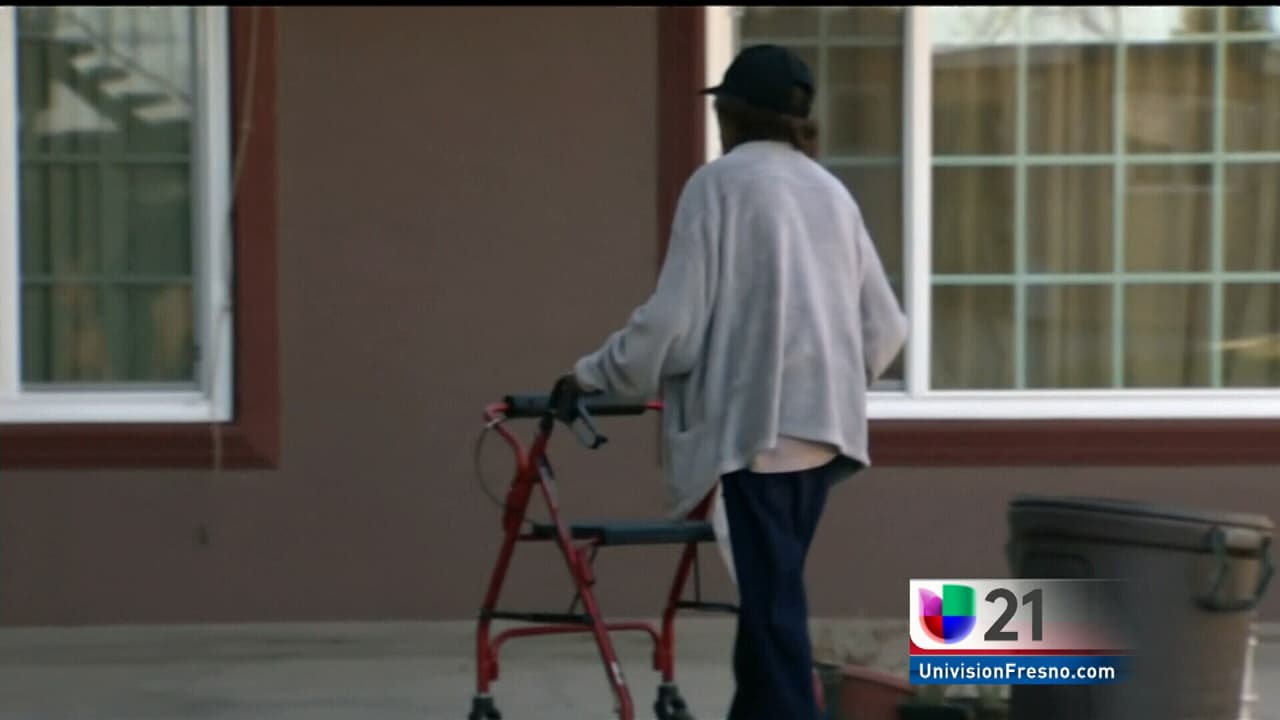 Mujer lucha para sobrevivir