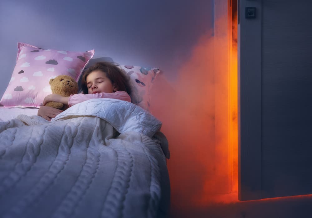 <b>Contacto a través de niños</b>
<br>Cuando las almas tienen dificultades para alcanzar la mente de un adulto afligido, pueden optar por usar niños como conductores de sus mensajes. Los niños son más receptivos a los espíritus porque no han sido condicionados a dudar o resistirse a lo sobrenatural. Frecuentemente la persona escogida como conductora es miembro de la familia de la persona que ha partido, esta situación es de utilidad para el espíritu que está intentando alcanzar al pariente que le sobrevive, especialmente si es en la misma casa.