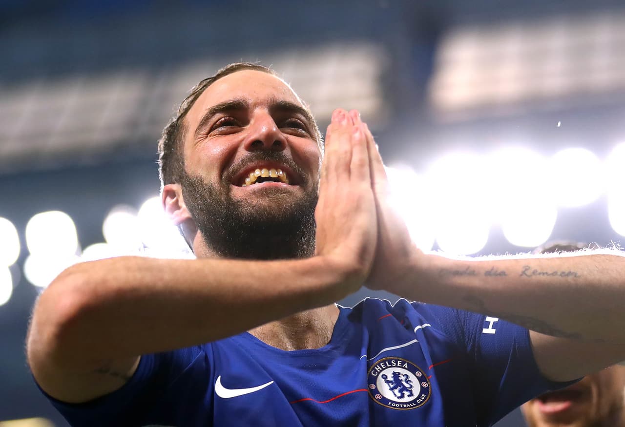 Gonzalo Higuaín se unió a la pretemporada de la Juventus, los fanáticos le pidieron que se quede, pero su futuro estaría lejos de Turín. Entre las opciones ha surgido regresar a la Premier pero para jugar con West Ham United.