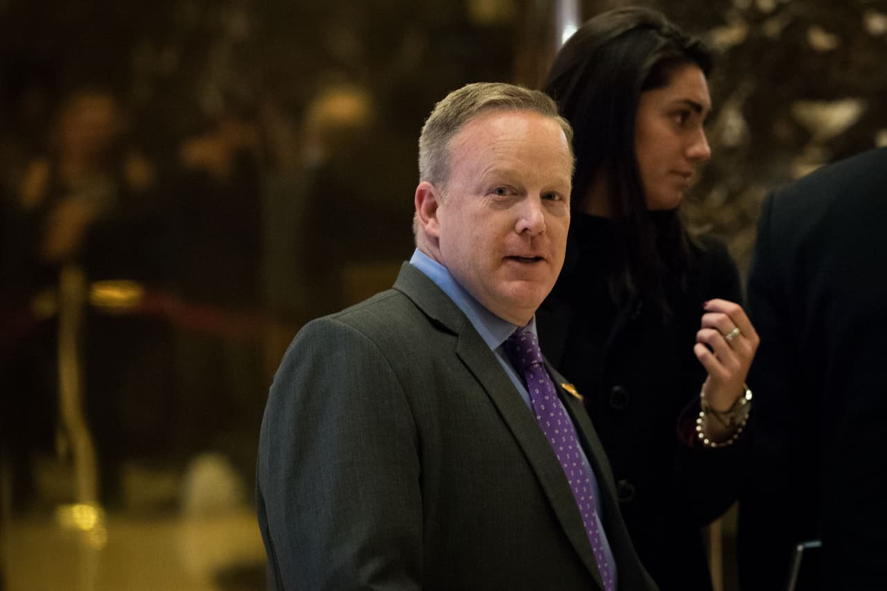Sean Spicer, férreo defensor de Trump dentro del Partido Republicano, será el próximo secretario de prensa de la Casa Blanca