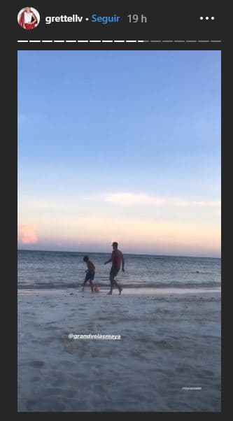 Además, en sus historias de Instagram, la modelo compartió algunos clips del momento en que su esposo Leo Clerc y su hijo Santino jugaban en la playa.