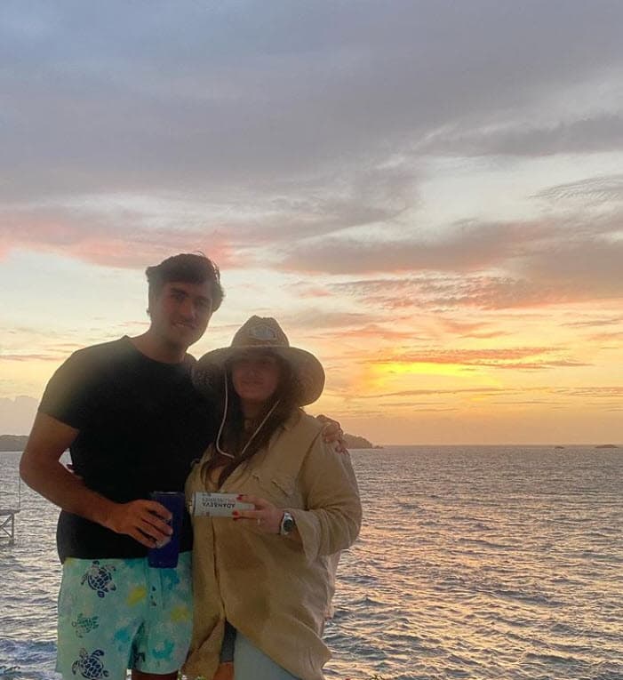 Sin embargo, tras la publicación surgió el rumor de un 
<a href="https://www.univision.com/shows/el-gordo-y-la-flaca/raul-de-molina-hija-mia-embarazada-fotos">presunto embarazo de Mía</a>, pues aparecía usando ropa holgada.
<br>