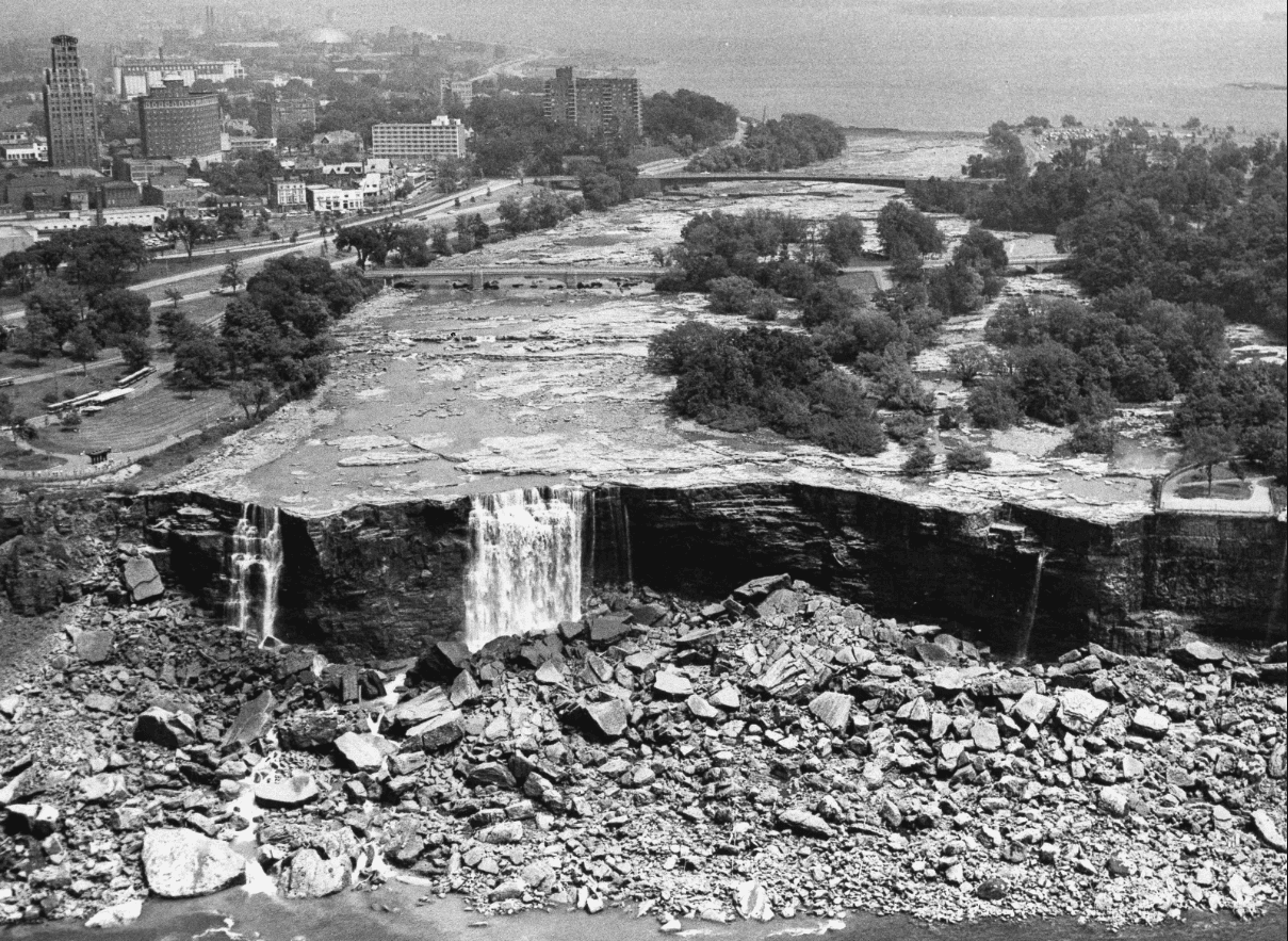 La catarata drenándose.