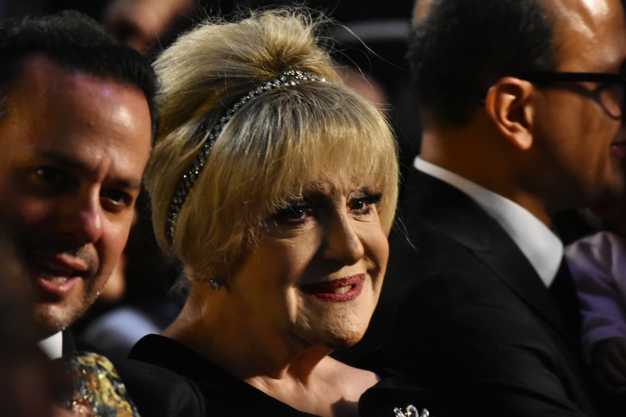 "Se hizo justicia divina. José José regresó a su país con su familia primaria, que fue Anel y Pepe y Marysol. ¿Cómo me tocó a mí recibir todos los honores para José? Pues porque 
<b><a href="https://www.univision.com/famosos/jose-jose-sera-cremado-y-sus-cenizas-seran-llevadas-a-mexico-confirma-su-hija-sarita-sosa">las 'Saritas' decidieron otra cosa</a></b>", señaló.