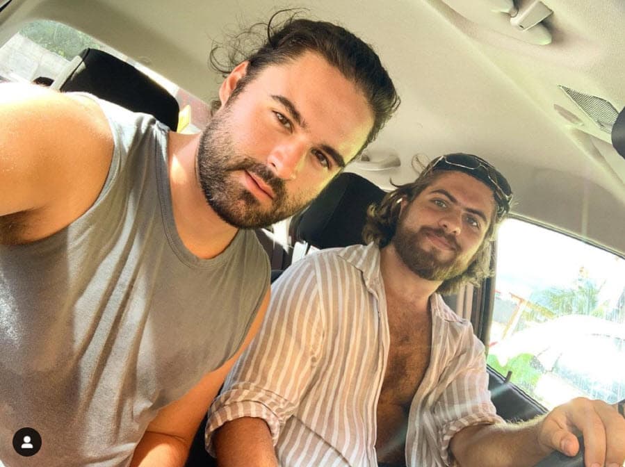 "Cuando Aldo sacó esa imagen, hubo quienes le pusieron: '
<b>Tu papá ha de estar retorciéndose al ver esto</b>', cuando en realidad
<b>Rogelio lo amaba profundamente</b>", aseguró.
<br>