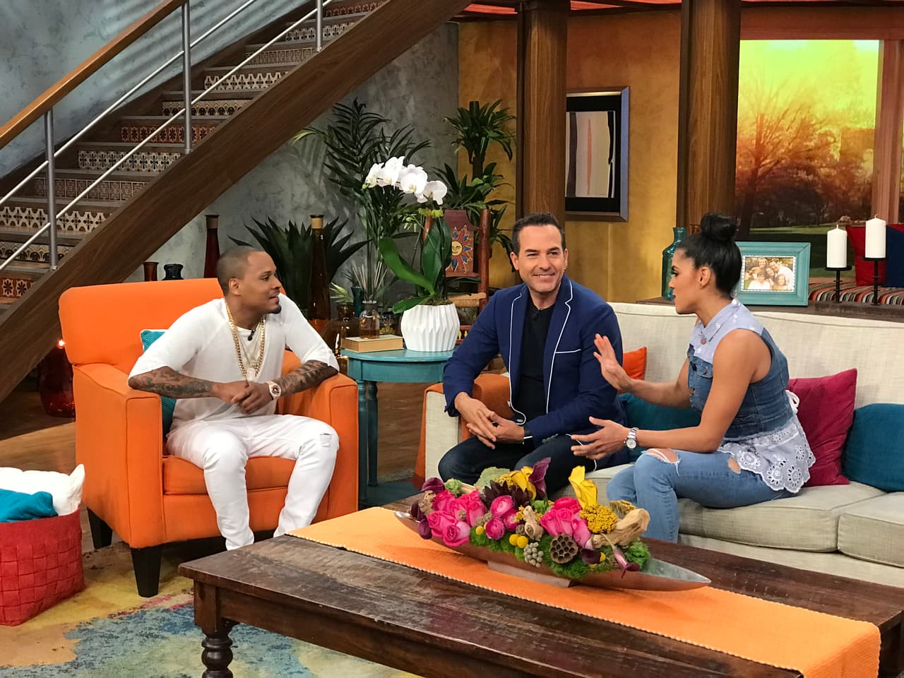 Francisca y Carlos lo felicitaron, y lo invitaron a armar la fiesta en nuestra casa.