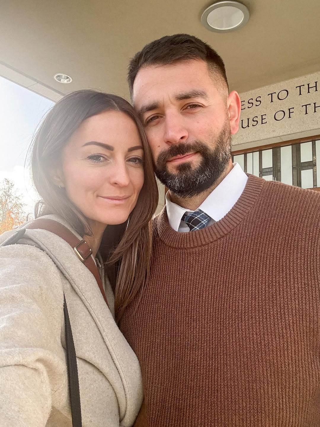 Melissa Mae Carlson y su esposo Tom Carlson.