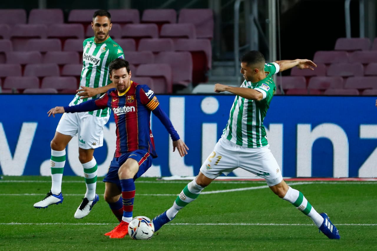El astro argentino ingresó al inicio de la segunda mitad y su peso en la cancha fue fundamental para la goliza. | Dembélé abrió el marcador a los 22’ y Sanabria (45+2’) igualó el marcador. Griezmann (49’) falló un penal en la primera mitad, pero comenzando la parte complementaria ‘se sacó la espina’. Messi (61’) creció la ventaja cobrando una pena máxima y Morón (73’) nuevamente descontaba. Hacia el final del partido, el astro argentino (82’) hizo el cuarto para los culés. Pedri (90’) puso la 'cereza en el pastel'.
