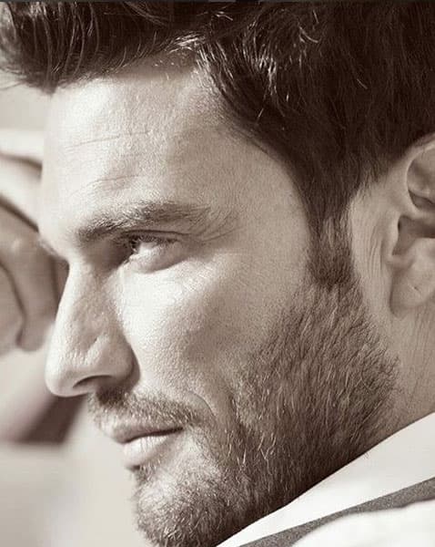 Y ha confesado que como sus personajes, él también es muy pasional, además de ser competitivo.