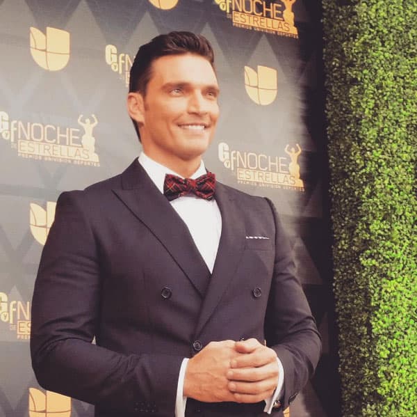 Esta revelación la dio conocer el actor a través de su cuenta en 
<a href="https://www.instagram.com/juliangil/" target="_blank">Instagram</a>, durante una dinámica de pregunta y respuesta que hizo con sus seguidores.
