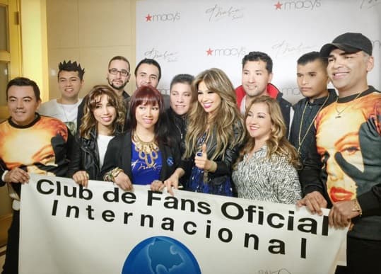 Thalía compartió un poquito de la conviviencia con sus fans en las redes sociales.