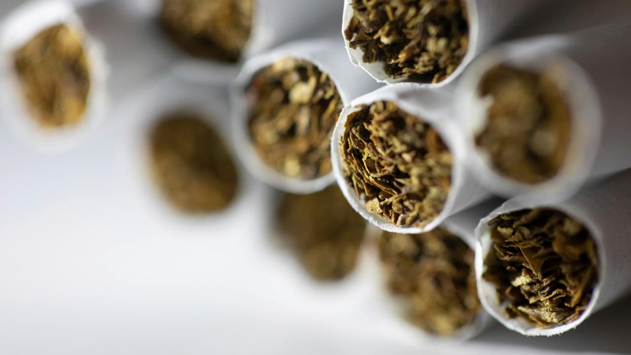 Aumento de impuestos al tabaco podría evitar que menores de edad comiencen a fumar