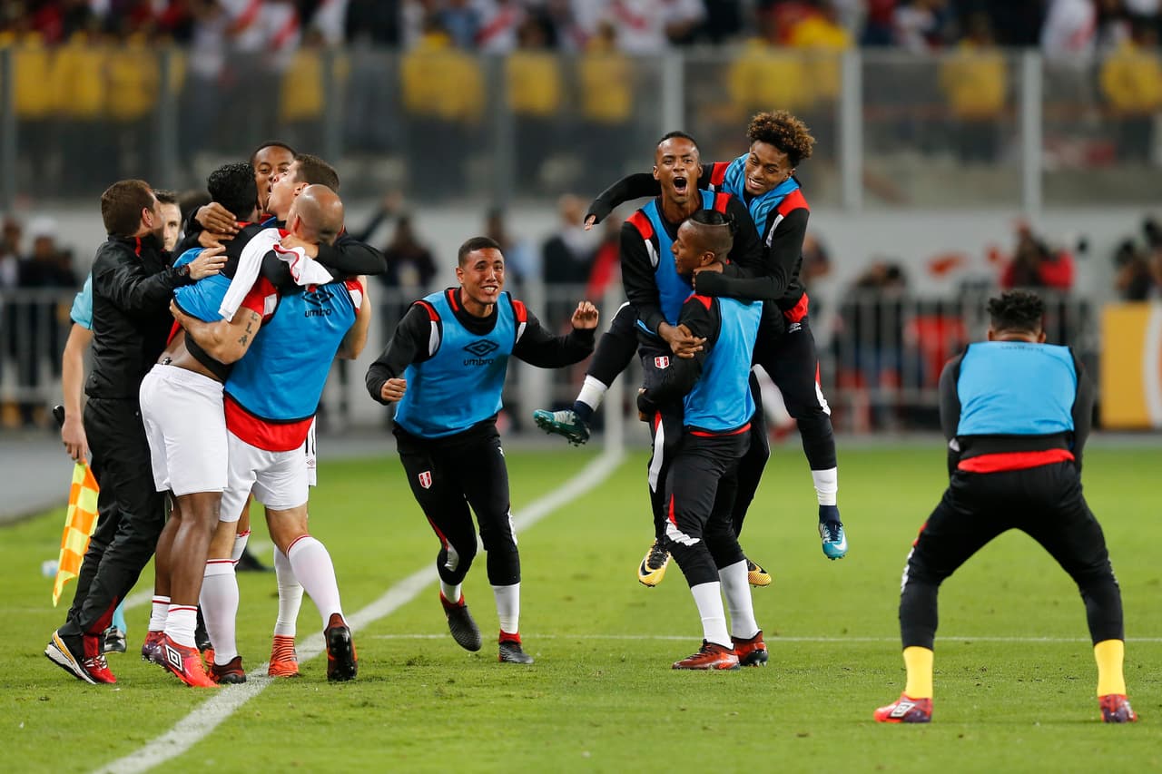 La fiesta en el banquillo fue una muestra de la alegría contenida y un premio a una nómina constante.