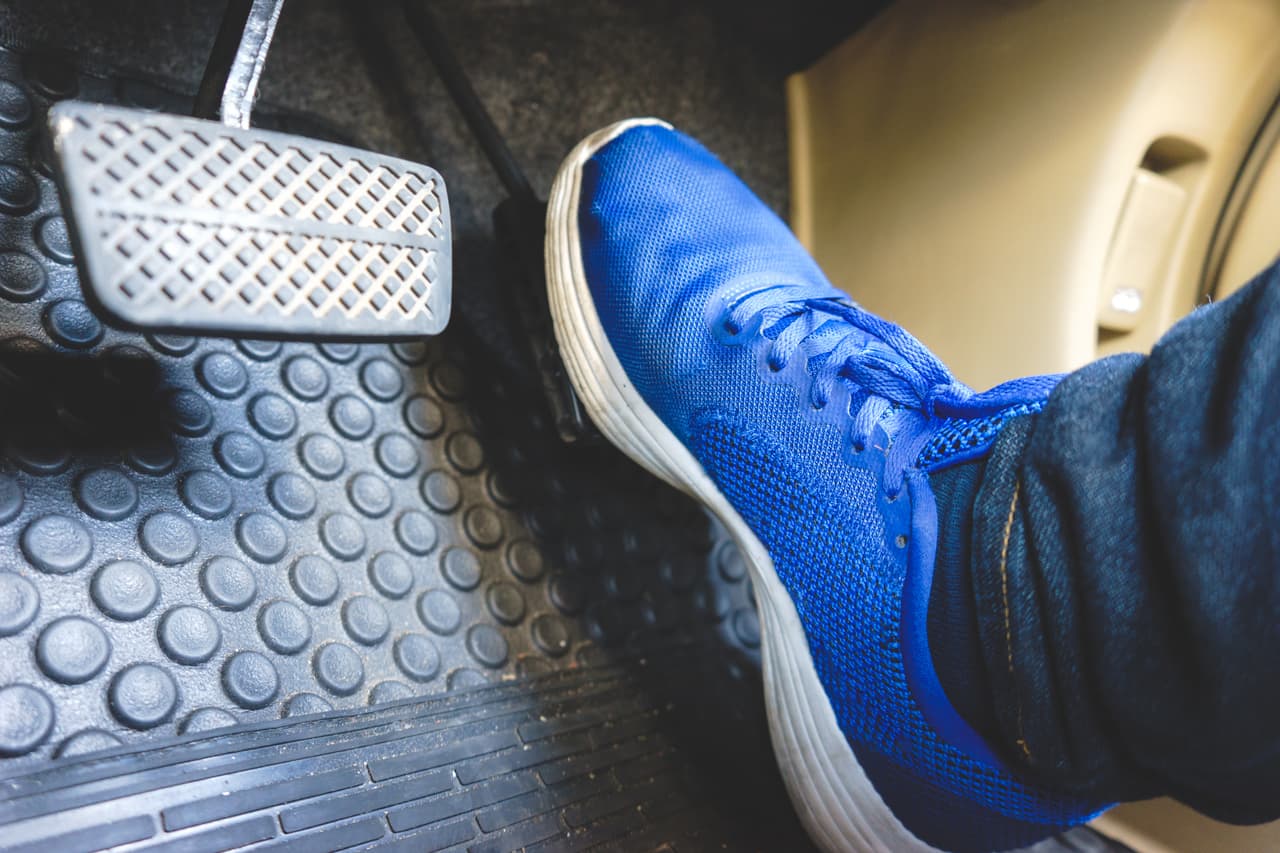 Tener un carro seguro y en buen estado es más fácil de lo que muchos creen. Los frenos son primordiales para la seguridad y aquí te tenemos 10 puntos que te permitirán conservarlos en buen estado.