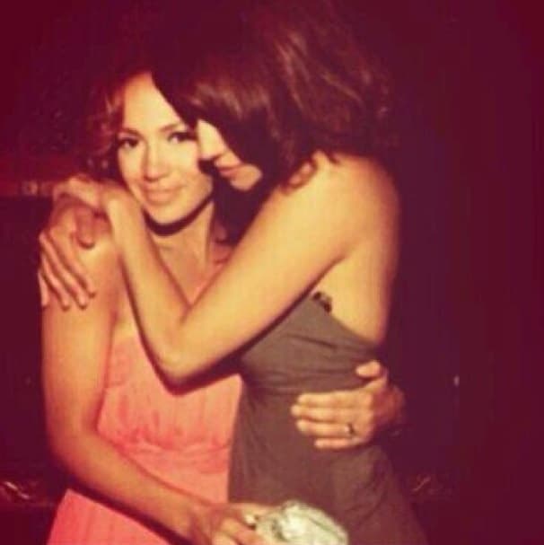 Jenni ha contado que en su casa las cosas estaban tan complicadas, que compartía una cama con sus dos hermanas.