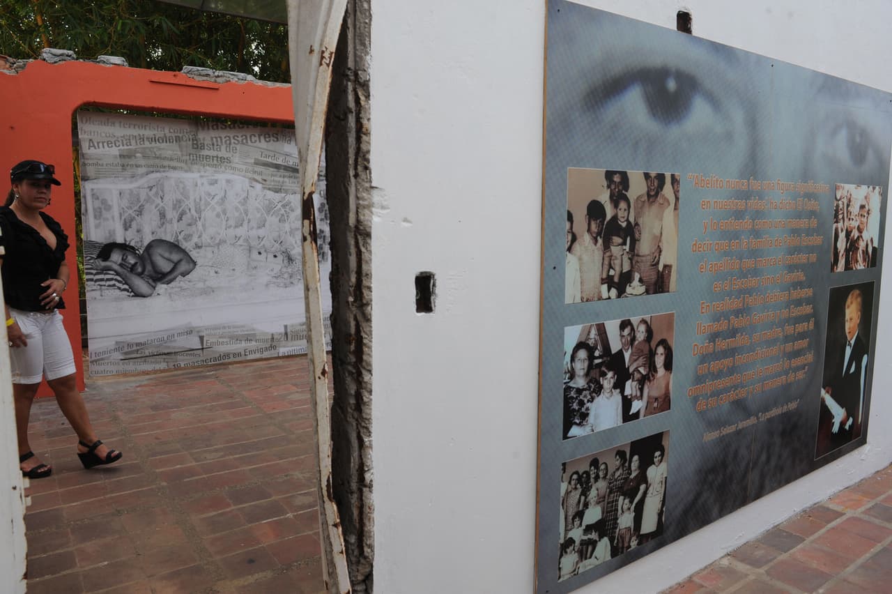 Otro de los carteles en el museo dentro de la Hacienda Nápoles entrega un cierre certero a esta galería. Dice: "La lujosa colección de autos de Pablo Escobar fue símbolo de su ostentación y liderazgo en el mundo del hampa y la primera que sufrió las consecuencias de sus múltiples guerras. Sólo queda la chatarra y la historia que cuenta".