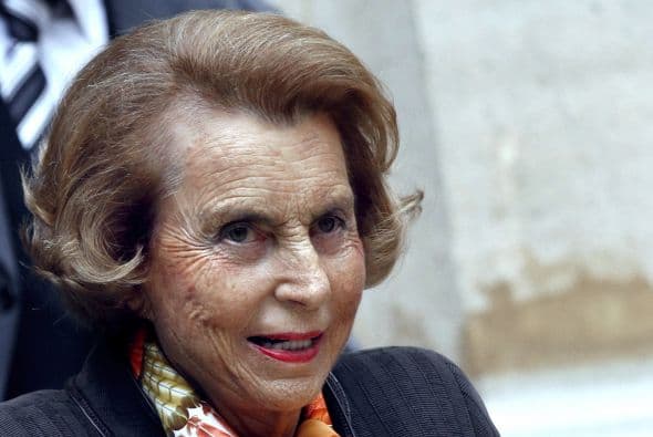 Le sigue Liliane Bettencourt, la presidenta de la firma de cosméticos franceses L'Oreal. Ocupa el puesto 11 del ranking general con una fortuna de $36.700 millones. Bettencourt ha sido durante muchos años la mujer más adinerada del mundo según la revista Forbes, pero perdió su puesto pese a que su fortuna aumentó el año pasado un 10%.