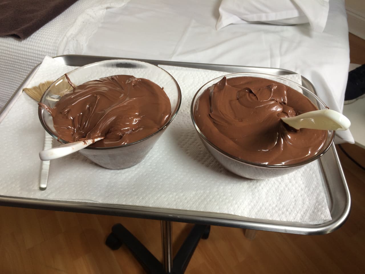 El chocolate que usaron se veía delicioso, con razón Raúl lo probó.