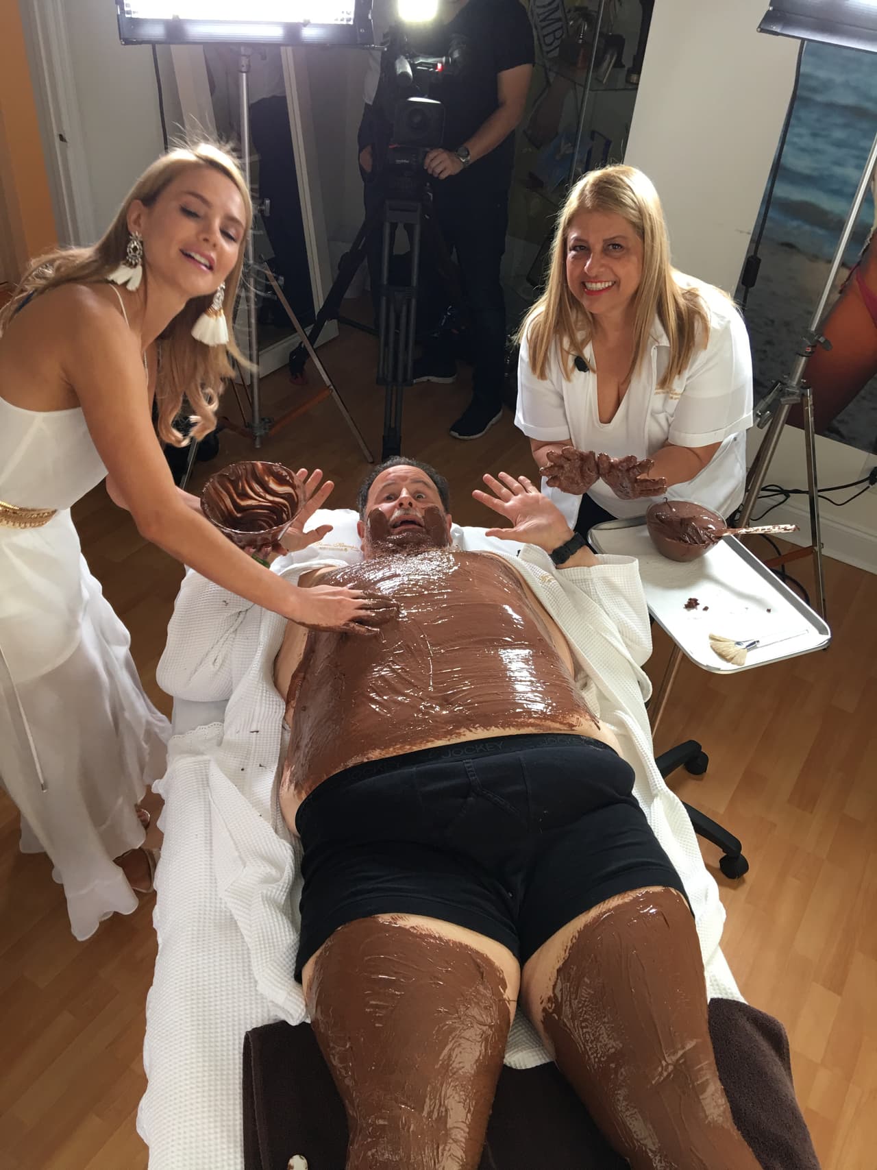 Y no podía faltar esta imagen con Ximena y la encargada del lugar.