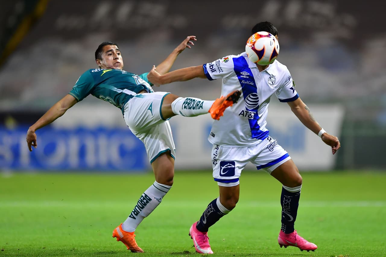 Las anotaciones de Santiago Ormeño al 85' y Daniel Álvarez al 90+5', Puebla consigue una increíble remontada y vence al León 1-2. La franja lleva cuatro partidos sin ver la derrota, de los cuáles tres han sido victorias. León se queda en la posición número 15 del torneo con 7 puntos.