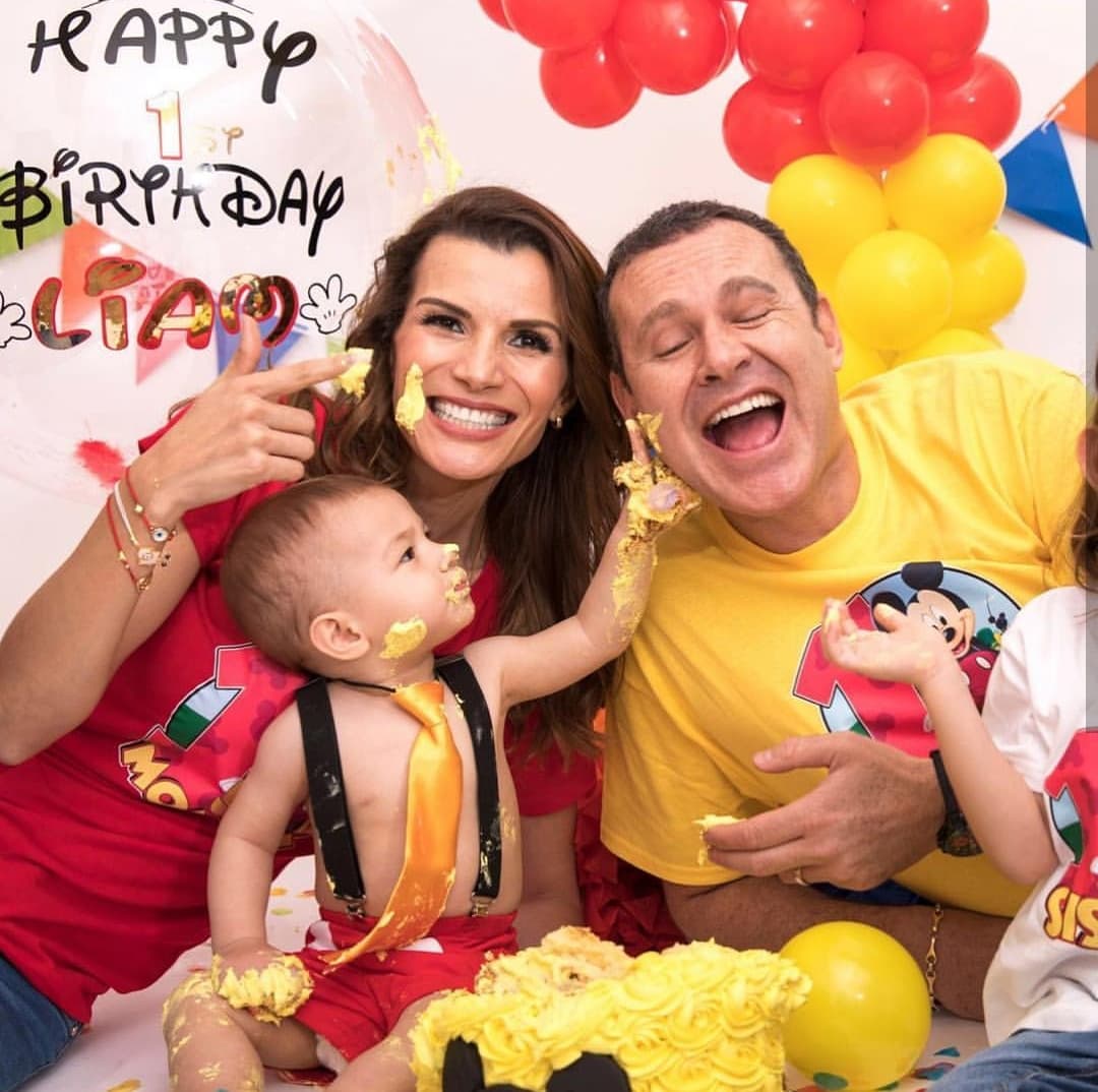 El presentador de Despierta América ha compartido los sucesos más importantes de su vida con su público. Por ejemplo, la llegada del pequeño Liam, la mudanza de Hannah a la universidad y los viajes familiares.
<br>