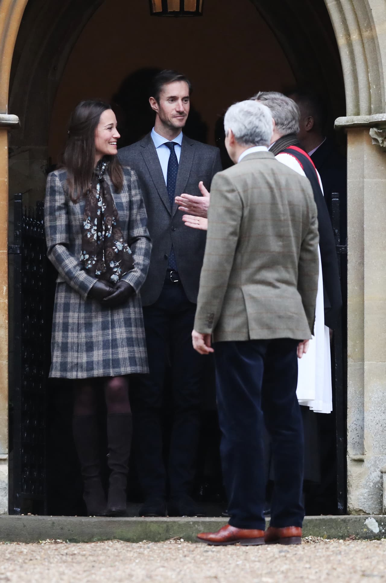 Pippa Middleton y James Matthews después de la misa de Navidad en diciembre de 2016.