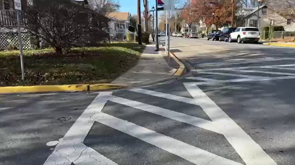 Además, los parientes han exigido más seguridad en los cruces escolares para evitar más tragedias como esta, una petición que está teniendo eco entre otros miembros de la comunidad.