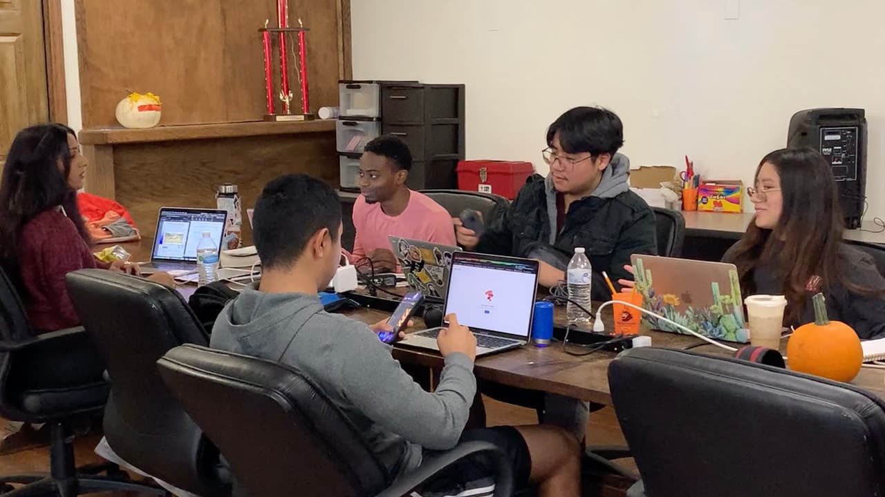 Para UST es importante apoyar a aquellos estudiantes con acceso limitado a la excelencia educativa.