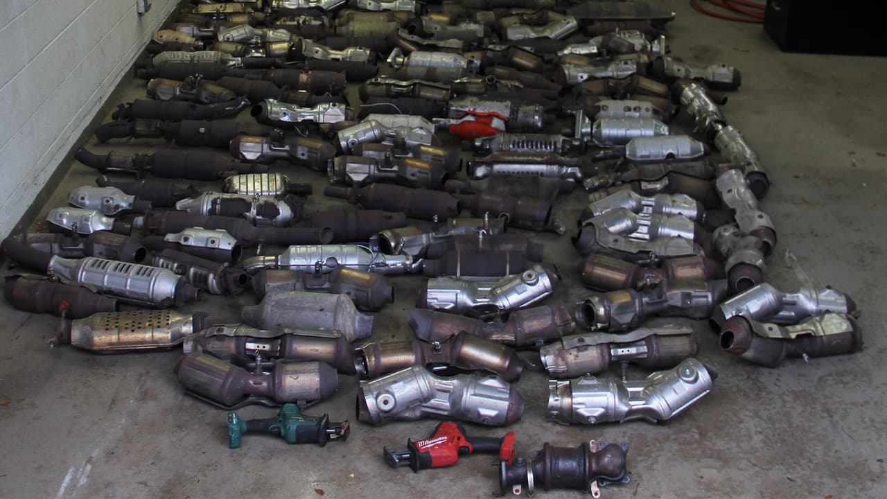 La noche del viernes, la Policía informó sobre la recuperación de las autopartes en una residencia en la cuadra 200 de la Calle Rose.