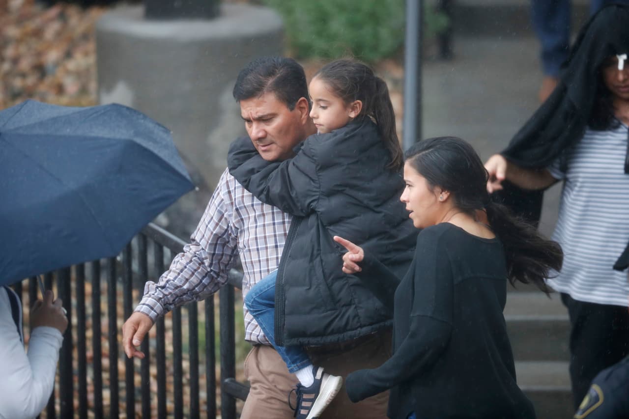 "Esto no es lo que somos. 
<b>Este acto aberrante no nos define", </b>dijo el fiscal de distrito, George Brauchler.