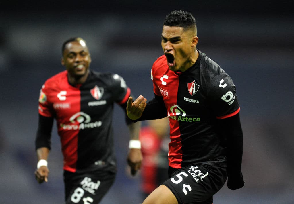 Angulo (9’) abrió el marcador y Santamaría (38’) emparejó los cartones. ‘Cabecita’ Rodríguez (67’, 79’) sentenció el resultado con dos tremendos golazos. Caraglio (90+6’) marcó desde los once pasos para cerrar el marcador 3-2. Cruz Azul y Atlas acumulan 30 y 18 unidades, respectivamente.