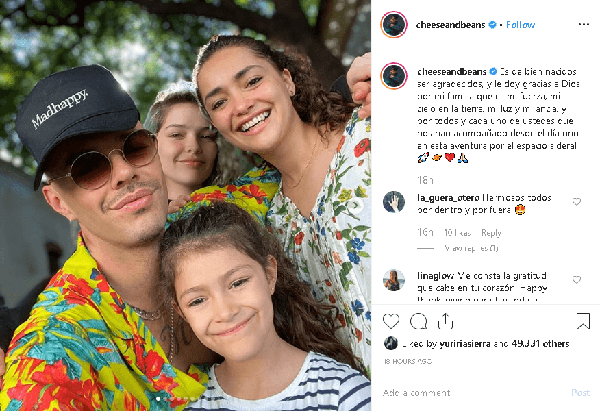 "
<b>Es de bien nacidos ser agradecidos</b>, y le doy gracias a Dios por mi familia, que es mi fuerza, mi cielo en la tierra, mi luz y mi ancla", escribió el cantante y compositor.