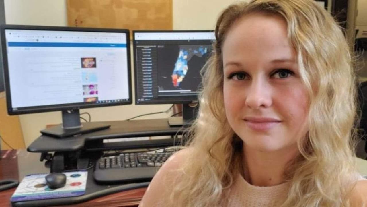 Sale libre bajo fianza Rebekah Jones acusada de ingresar al sistema del departamento de salud de Florida