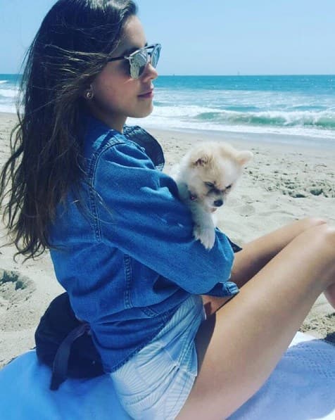 Paulina no pierde oportunidad de llevar a Mila a las locaciones, tomar el café con sus amiga y hasta de vacaciones.