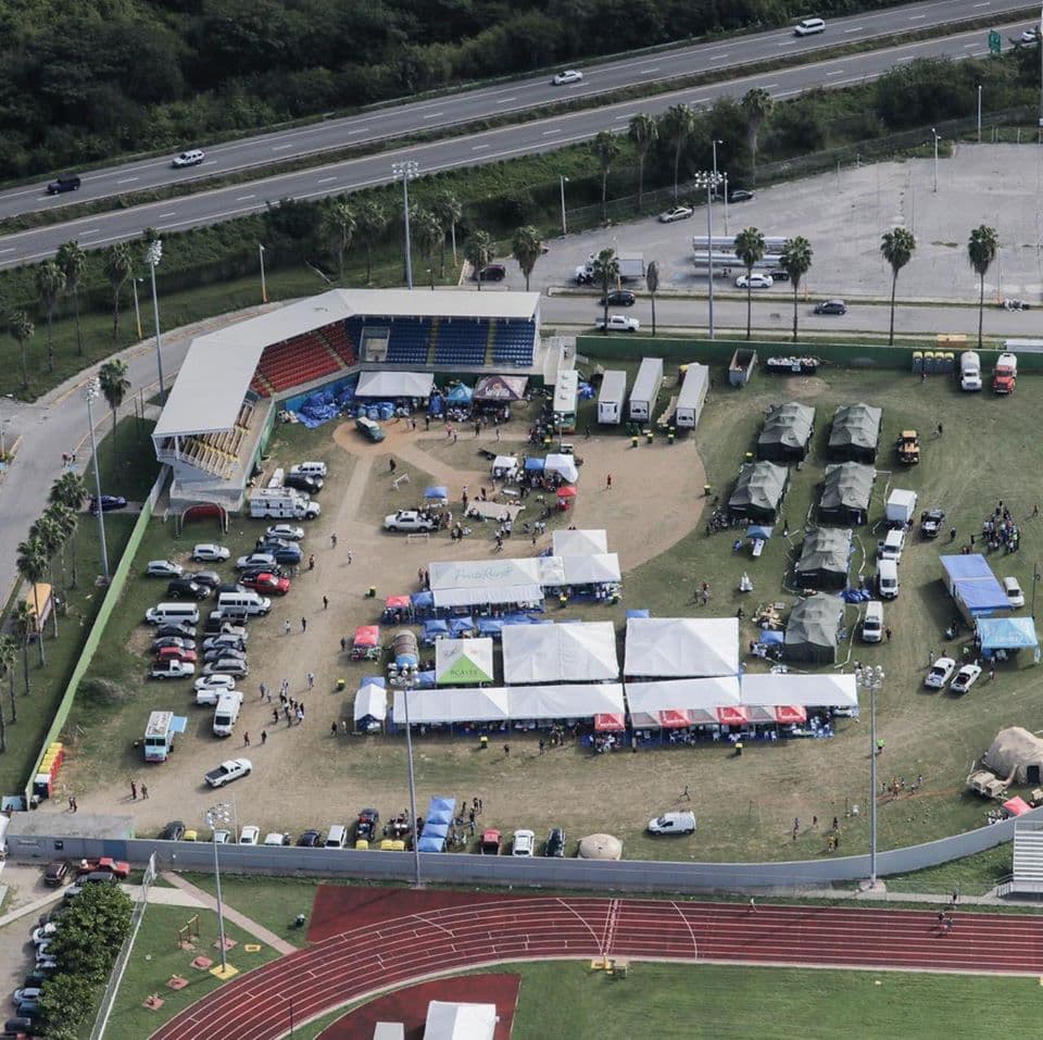 Los campamentos base ubican en espacios abiertos como en parques de pelota.