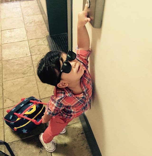 Ale ha comentado que su hijo tiene un apego muy fuerte hacia esta pequeña maleta.