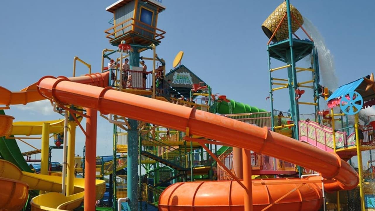 En Roanoke hay un parque acuático de Hawaiian Falls este se ubica en Byron Nelson Blvd cerca de la autopista 377 en Roanoke. Puedes llegar, desde el centro de Dallas, 
<b>por la autopista 114 o la 30</b>, pero por esta última te tomará unos cinco minutos más sin tráfico.