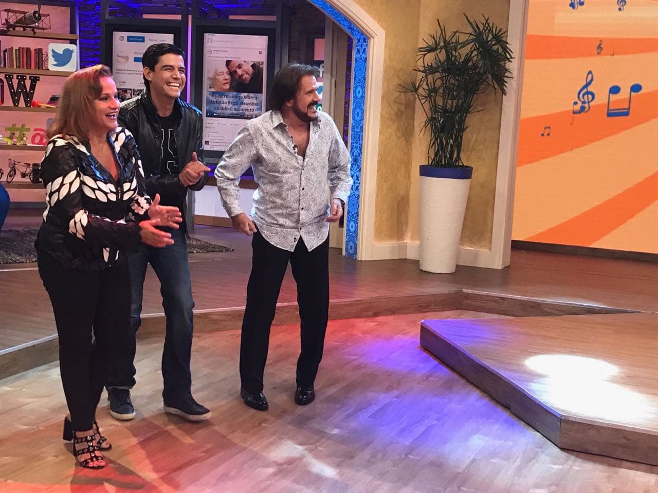 No hay mejor manera que comenzar el fin de semana cantando y le dimos la bienvenida a nuestros invitados.