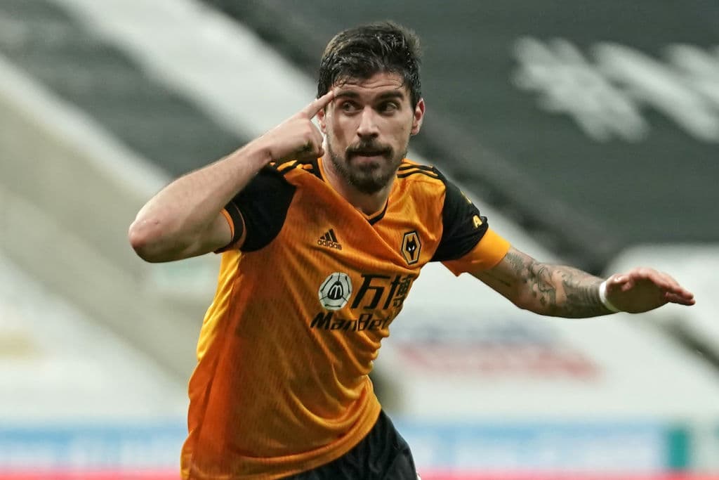 Los Wolves de Raúl Jiménez rescatan empate ante Newcastle